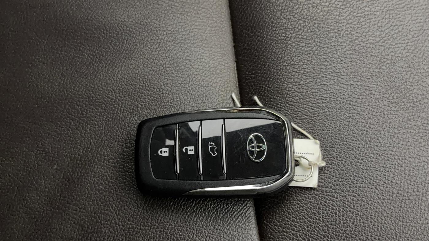 2019 Toyota Fortuner 2.7 4X2 AT, Petrol, Automatic, 24,901 km, Key Close Up