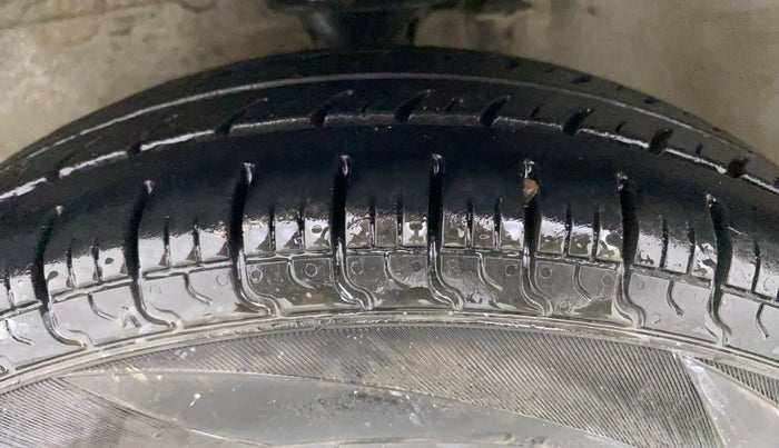 2013 Maruti Alto 800 LXI, Petrol, Manual, 66,158 km, Left Front Tyre Tread