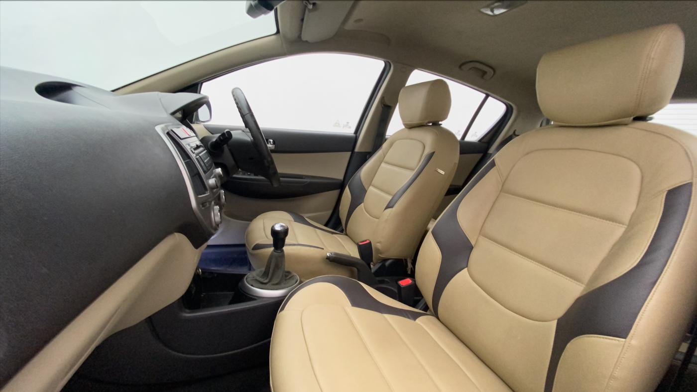 2013 Hyundai i20 SPORTZ 1.2, Petrol, Manual, 38,557 km, Right Side Front Door Cabin