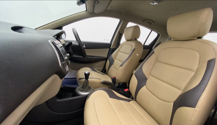 2013 Hyundai i20 SPORTZ 1.2, Petrol, Manual, 38,557 km, Right Side Front Door Cabin