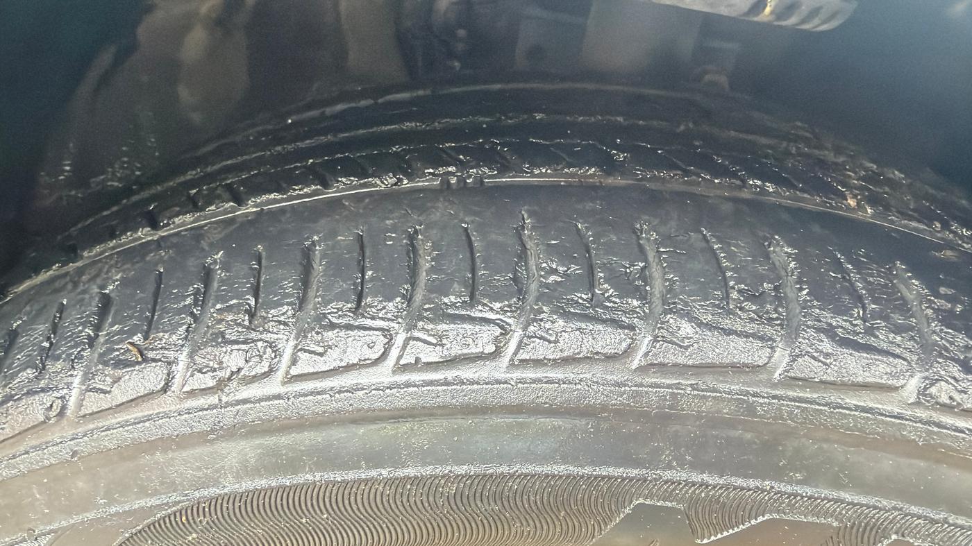 2017 Volkswagen Ameo HIGHLINE1.2L PLUS 16 ALLOY, Petrol, Manual, 63,427 km, Right Front Tyre Tread