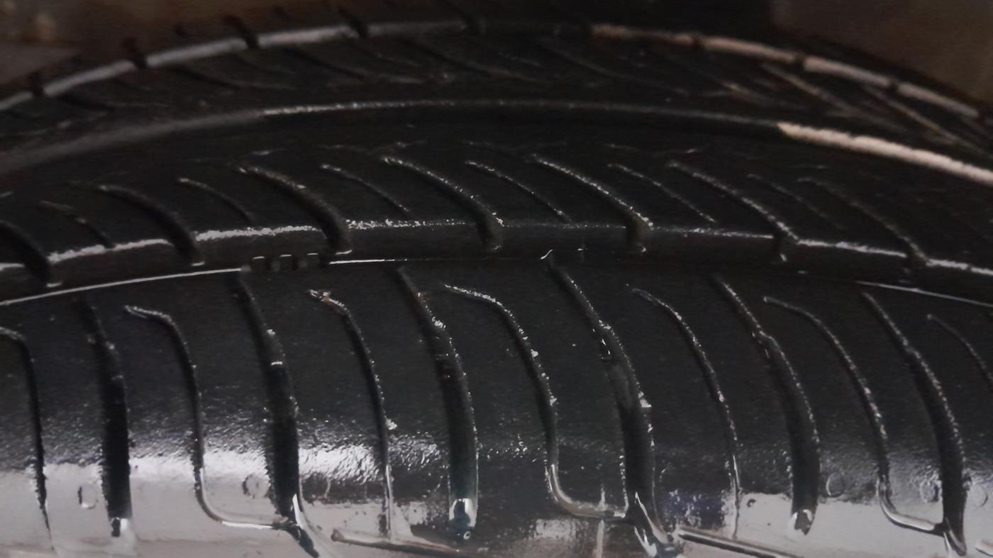 2014 Maruti Ritz VXI, Petrol, Manual, 92,624 km, Left Front Tyre Tread