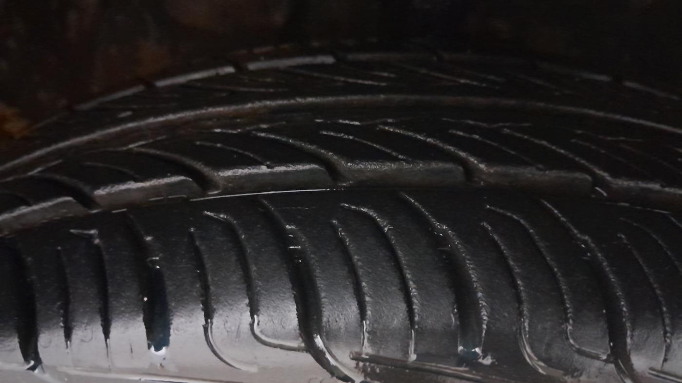 2014 Maruti Ritz VXI, Petrol, Manual, 92,624 km, Right Front Tyre Tread