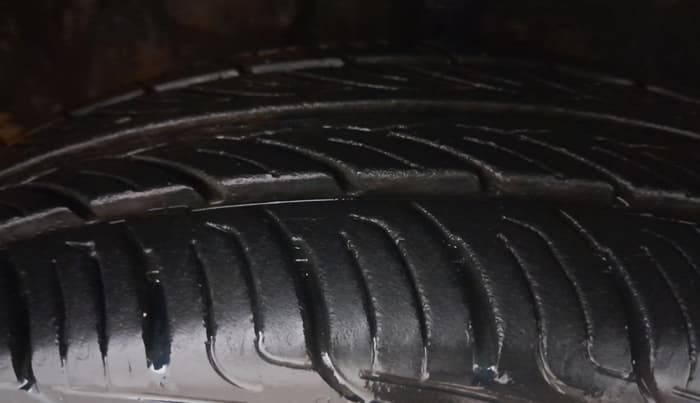 2014 Maruti Ritz VXI, Petrol, Manual, 92,624 km, Right Front Tyre Tread