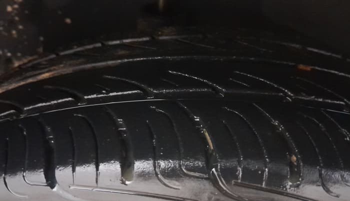 2014 Maruti Ritz VXI, Petrol, Manual, 92,624 km, Right Rear Tyre Tread