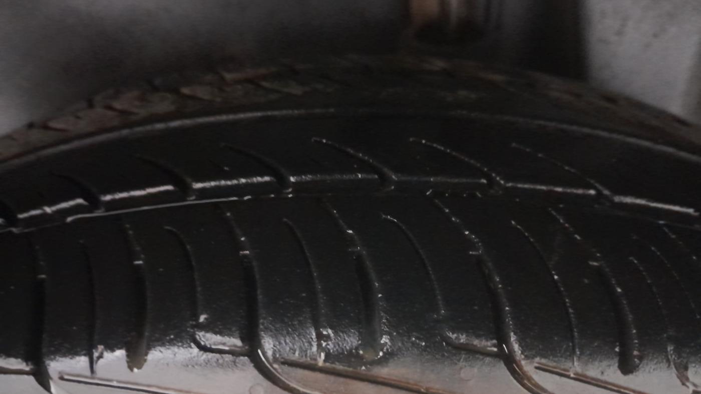 2014 Maruti Ritz VXI, Petrol, Manual, 92,624 km, Left Rear Tyre Tread