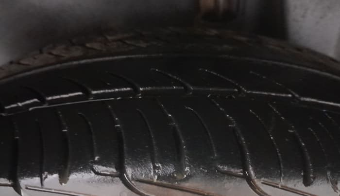 2014 Maruti Ritz VXI, Petrol, Manual, 92,624 km, Left Rear Tyre Tread