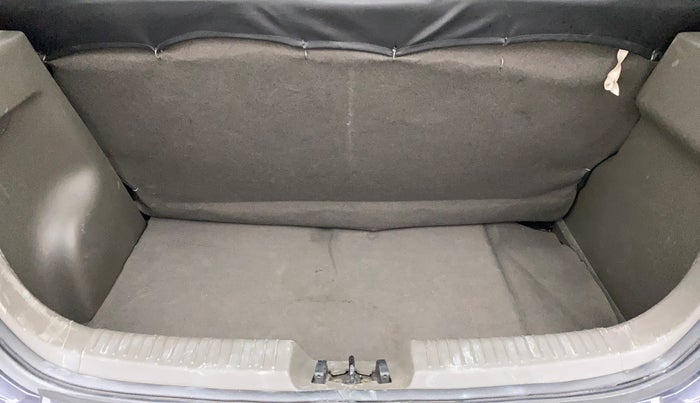 2014 Hyundai i10 MAGNA 1.1, Petrol, Manual, 64,274 km, Boot Inside