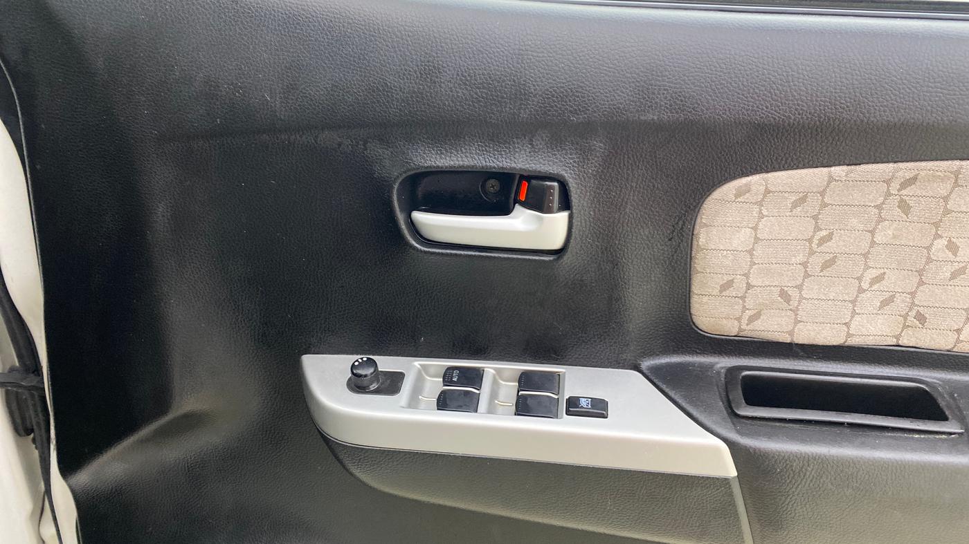 2014 Maruti Wagon R 1.0 VXI, Petrol, Manual, 42,900 km, Driver Side Door Panels Control