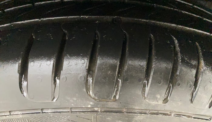 2012 Hyundai i20 SPORTZ 1.2, Petrol, Manual, 1,09,371 km, Left Rear Tyre Tread