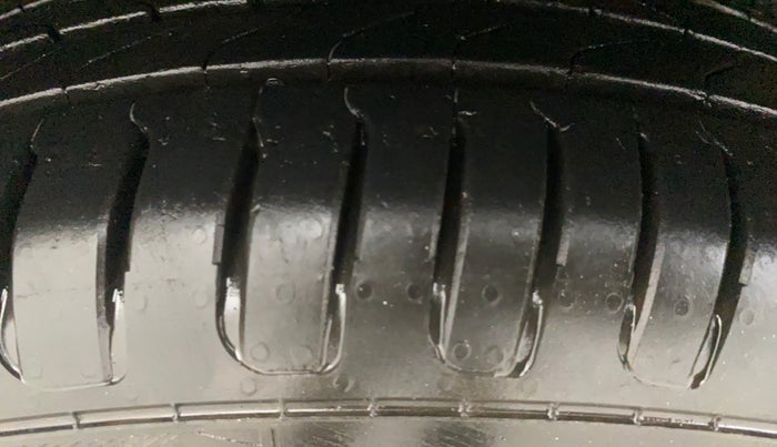 2012 Hyundai i20 SPORTZ 1.2, Petrol, Manual, 1,09,371 km, Right Rear Tyre Tread