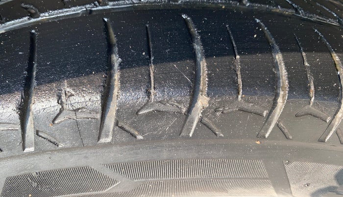 2020 Toyota YARIS VX CVT, Petrol, Automatic, 77,809 km, Left Front Tyre Tread