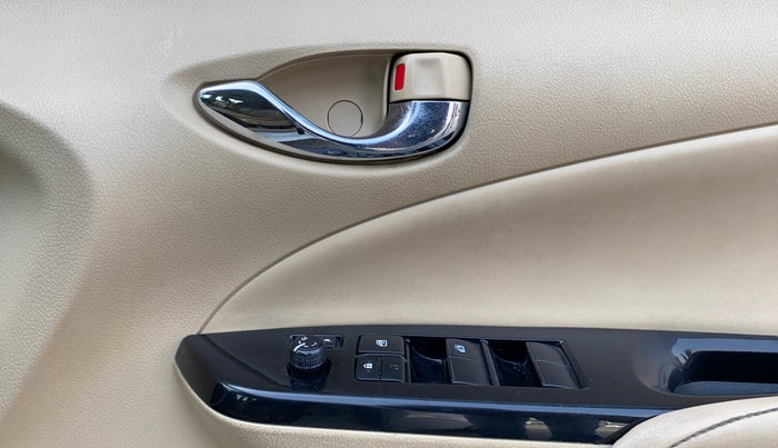 2020 Toyota YARIS VX CVT, Petrol, Automatic, 77,809 km, Driver Side Door Panels Control