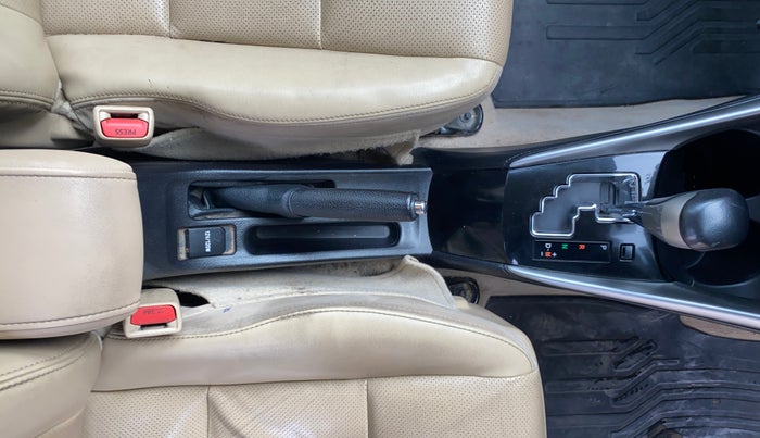 2020 Toyota YARIS VX CVT, Petrol, Automatic, 77,809 km, Gear Lever