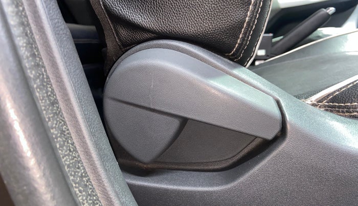 2022 Nissan MAGNITE XE, Petrol, Manual, 82,451 km, Driver Side Adjustment Panel