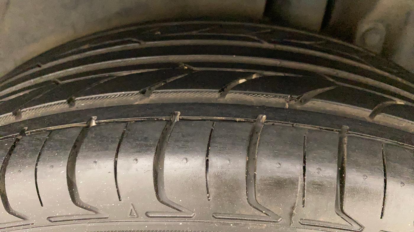 2014 Maruti Ertiga ZDI, Diesel, Manual, 86,372 km, Left Rear Tyre Tread