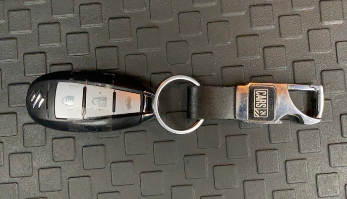 2019 Maruti Ciaz ALPHA 1.5 SHVS PETROL, Petrol, Manual, 25,099 km, Key Close Up