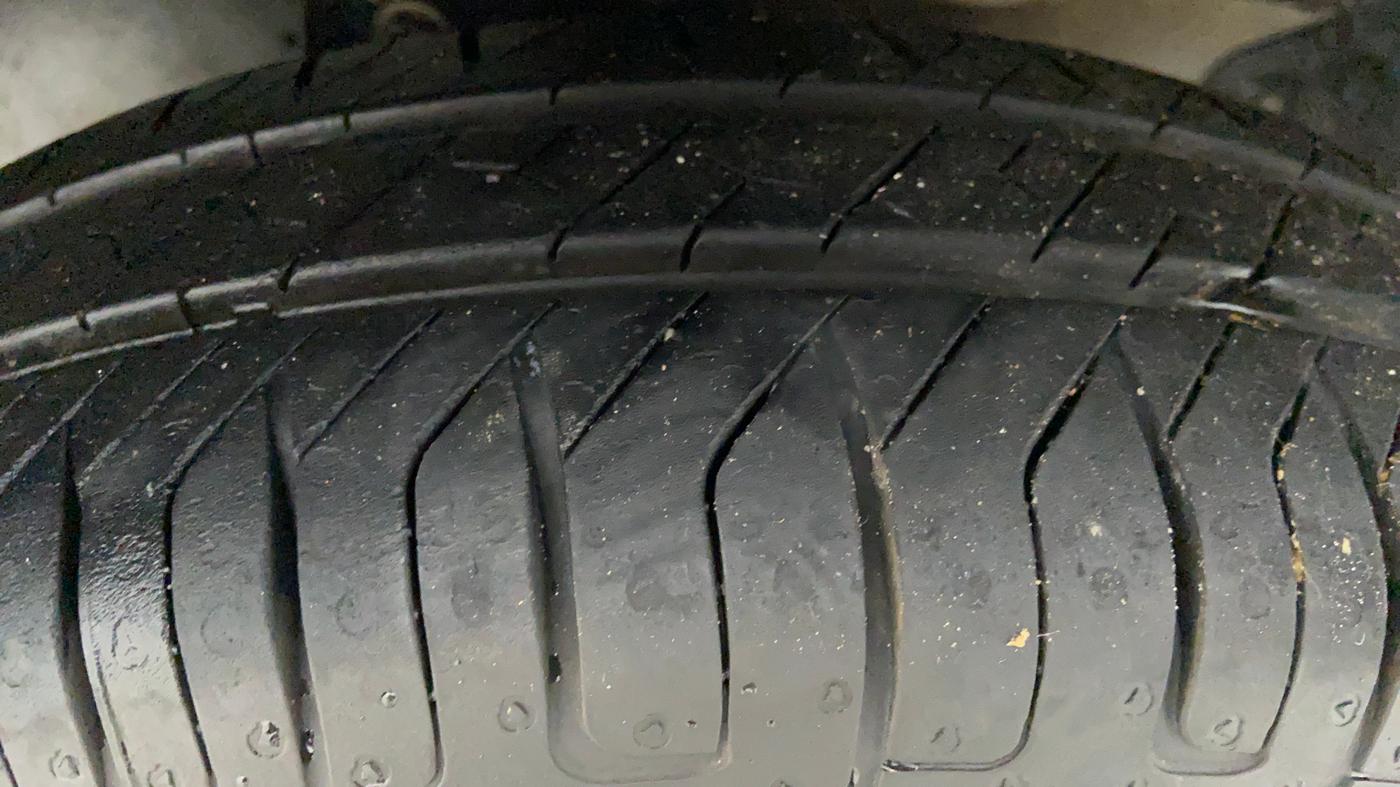 2019 Maruti Eeco 5 STR CNG WITH AC PLUSHTR, CNG, Manual, 27,469 km, Left Front Tyre Tread