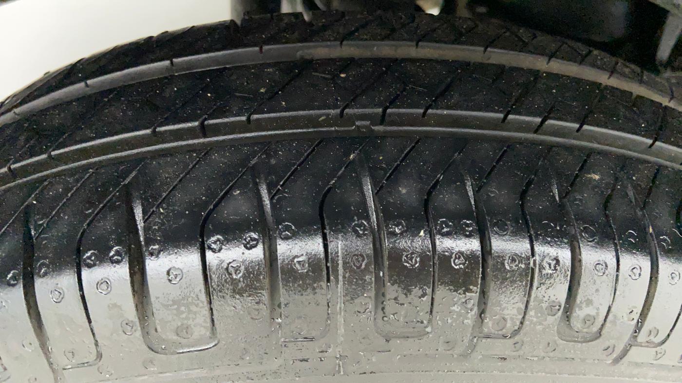 2019 Maruti Eeco 5 STR CNG WITH AC PLUSHTR, CNG, Manual, 27,469 km, Right Rear Tyre Tread