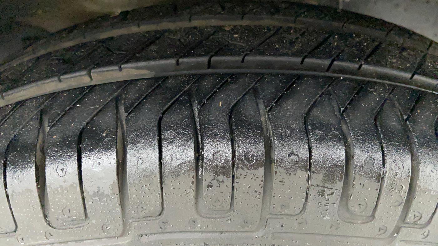 2019 Maruti Eeco 5 STR CNG WITH AC PLUSHTR, CNG, Manual, 27,469 km, Right Front Tyre Tread