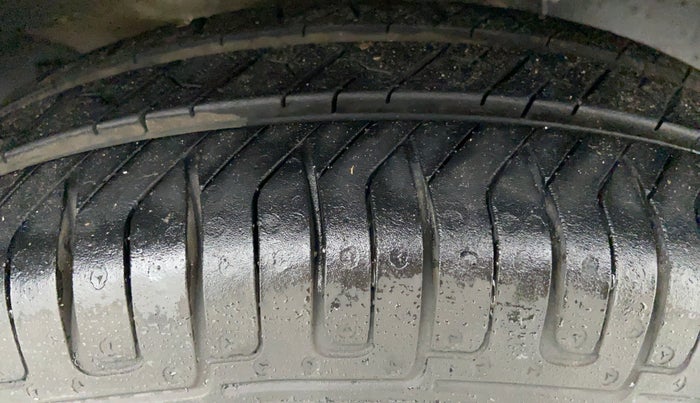 2019 Maruti Eeco 5 STR CNG WITH AC PLUSHTR, CNG, Manual, 27,469 km, Right Front Tyre Tread