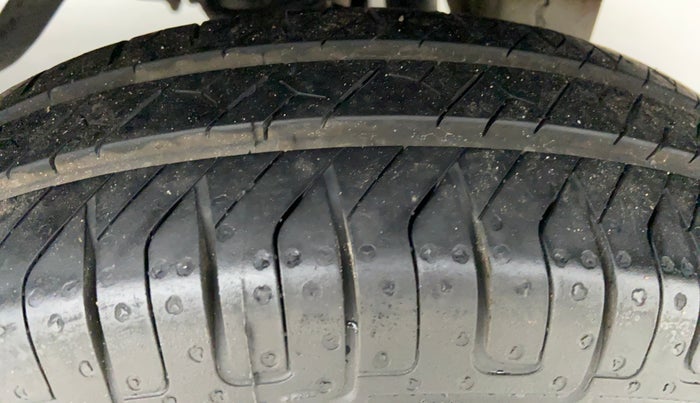 2019 Maruti Eeco 5 STR CNG WITH AC PLUSHTR, CNG, Manual, 27,469 km, Left Rear Tyre Tread