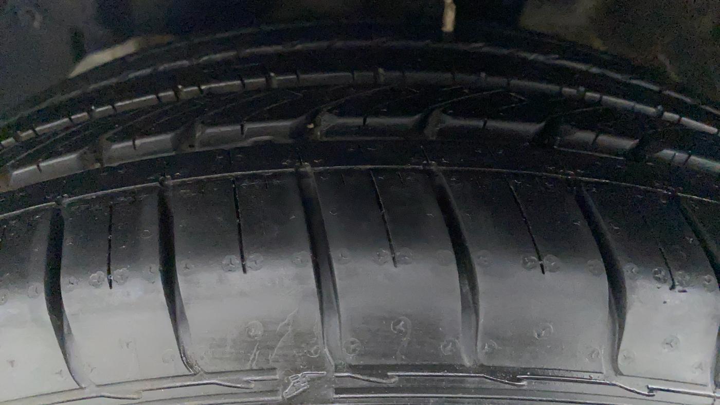 2019 MG HECTOR SHARP DCT PETROL, Petrol, Automatic, 50,945 km, Right Front Tyre Tread