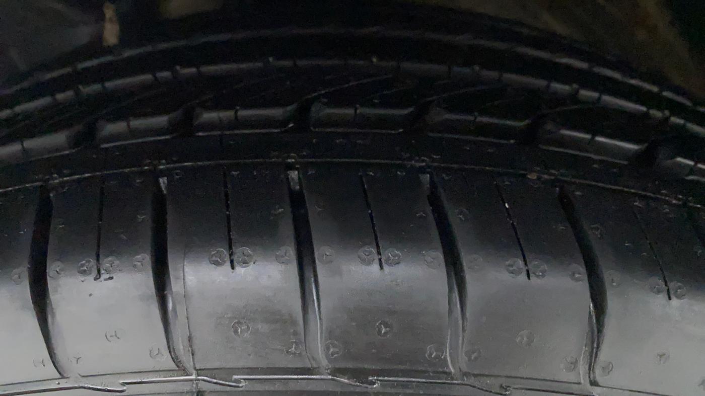 2019 MG HECTOR SHARP DCT PETROL, Petrol, Automatic, 50,945 km, Left Front Tyre Tread