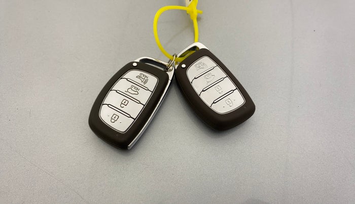 2019 Hyundai VENUE SX PLUS 1.0 TURBO DCT, Petrol, Automatic, 99,091 km, Key Close Up