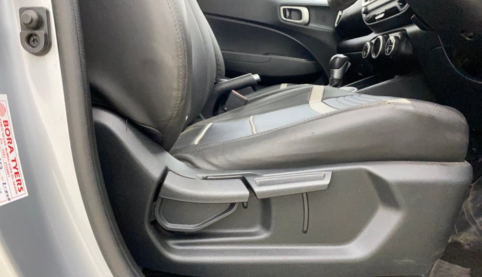 2019 Hyundai VENUE SX PLUS 1.0 TURBO DCT, Petrol, Automatic, 99,091 km, Driver Side Adjustment Panel