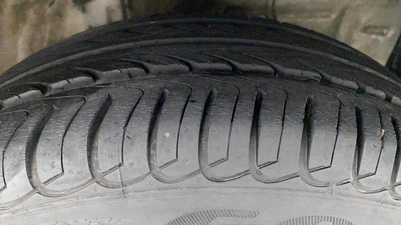 2011 Toyota Etios G SP, Petrol, Manual, 70,272 km, Right Front Tyre Tread