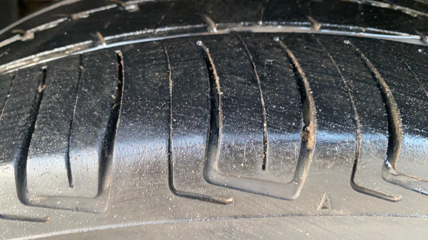 2018 Tata NEXON XM PETROL, Petrol, Manual, 96,110 km, Left Front Tyre Tread