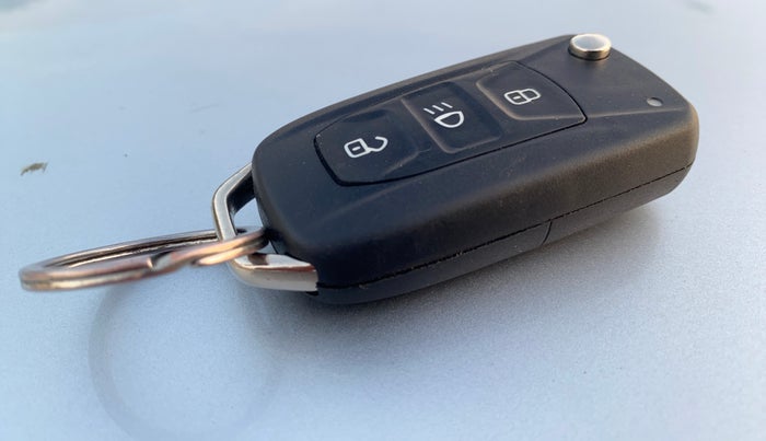 2018 Tata NEXON XM PETROL, Petrol, Manual, 96,091 km, Key Close Up