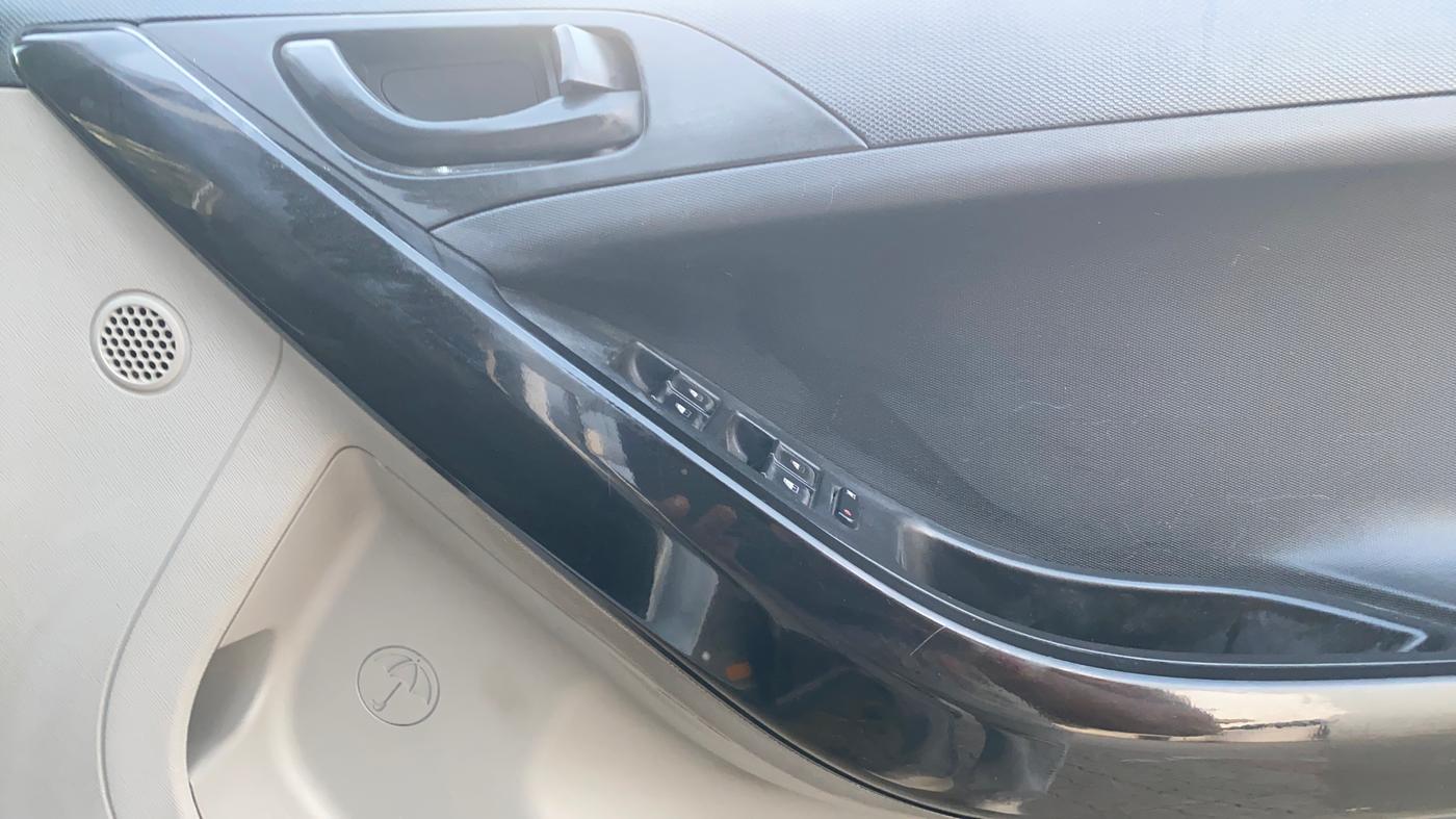 2018 Tata NEXON XM PETROL, Petrol, Manual, 96,110 km, Driver Side Door Panels Control