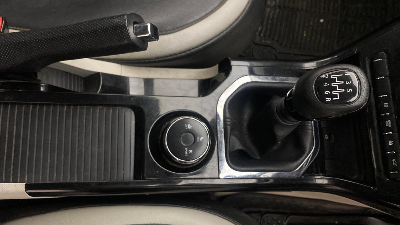 2021 Tata NEXON XZ PLUS PETROL SUNROOF, Petrol, Manual, 79,820 km, Gear Lever