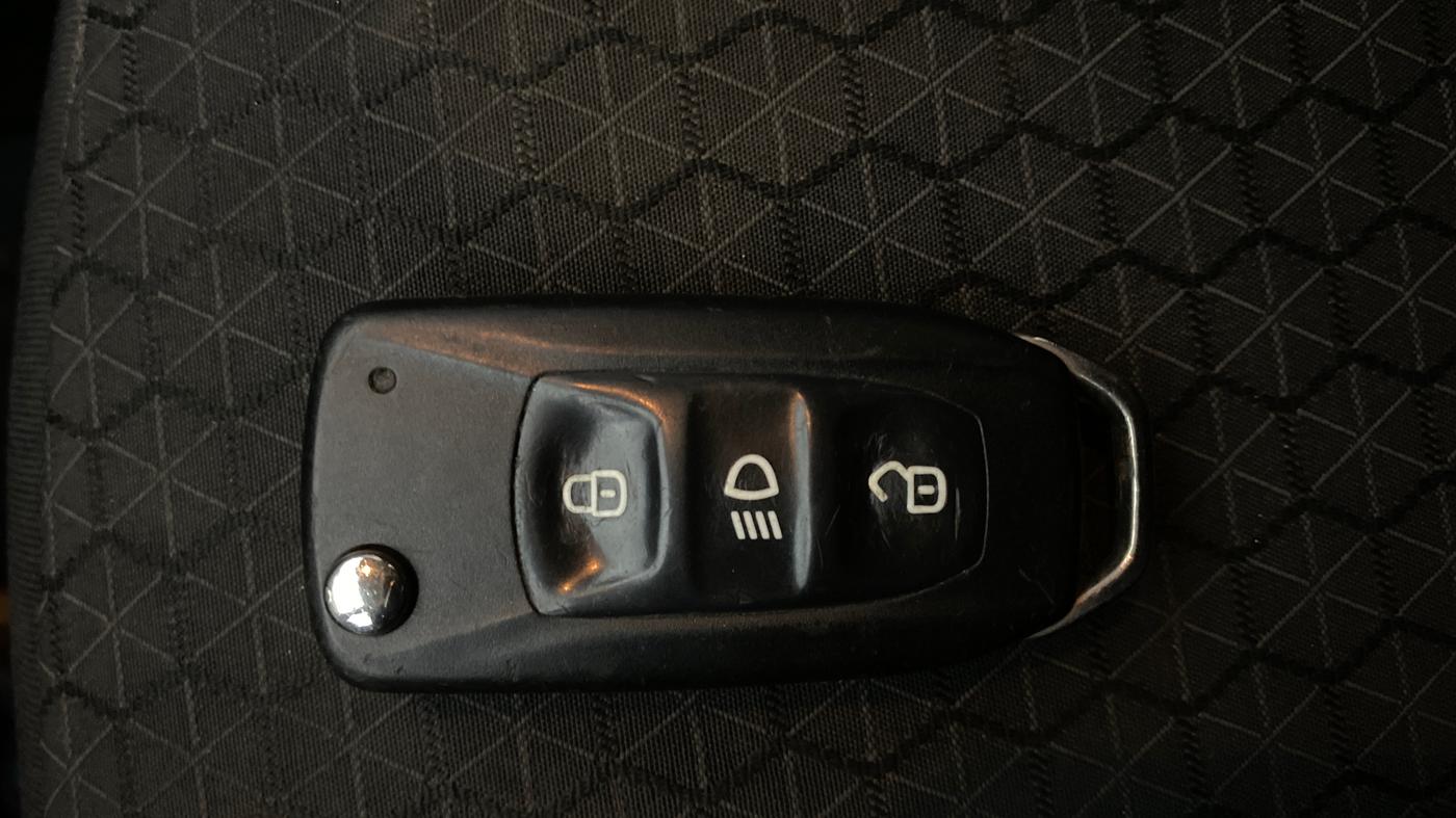 2022 Tata ALTROZ XM PLUS PETROL, Petrol, Manual, 49,469 km, Key Close Up