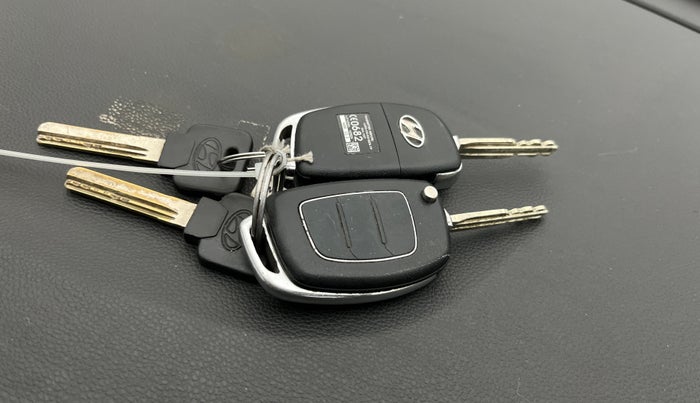 2014 Hyundai Xcent S (O) 1.2, Petrol, Manual, 64,040 km, Key Close Up