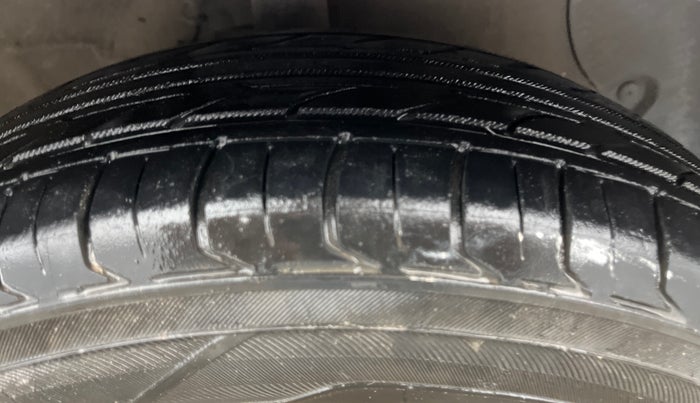 2014 Hyundai Xcent S (O) 1.2, Petrol, Manual, 64,040 km, Right Front Tyre Tread