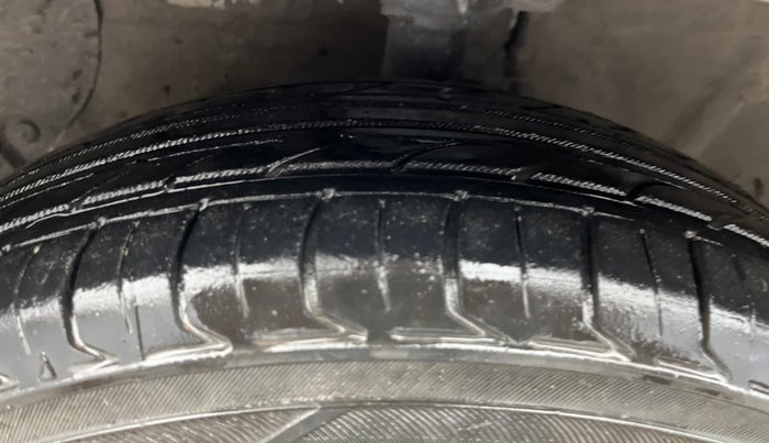 2014 Hyundai Xcent S (O) 1.2, Petrol, Manual, 64,040 km, Left Front Tyre Tread