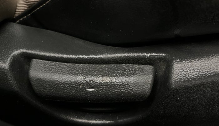 2014 Hyundai Xcent S (O) 1.2, Petrol, Manual, 64,040 km, Driver Side Adjustment Panel