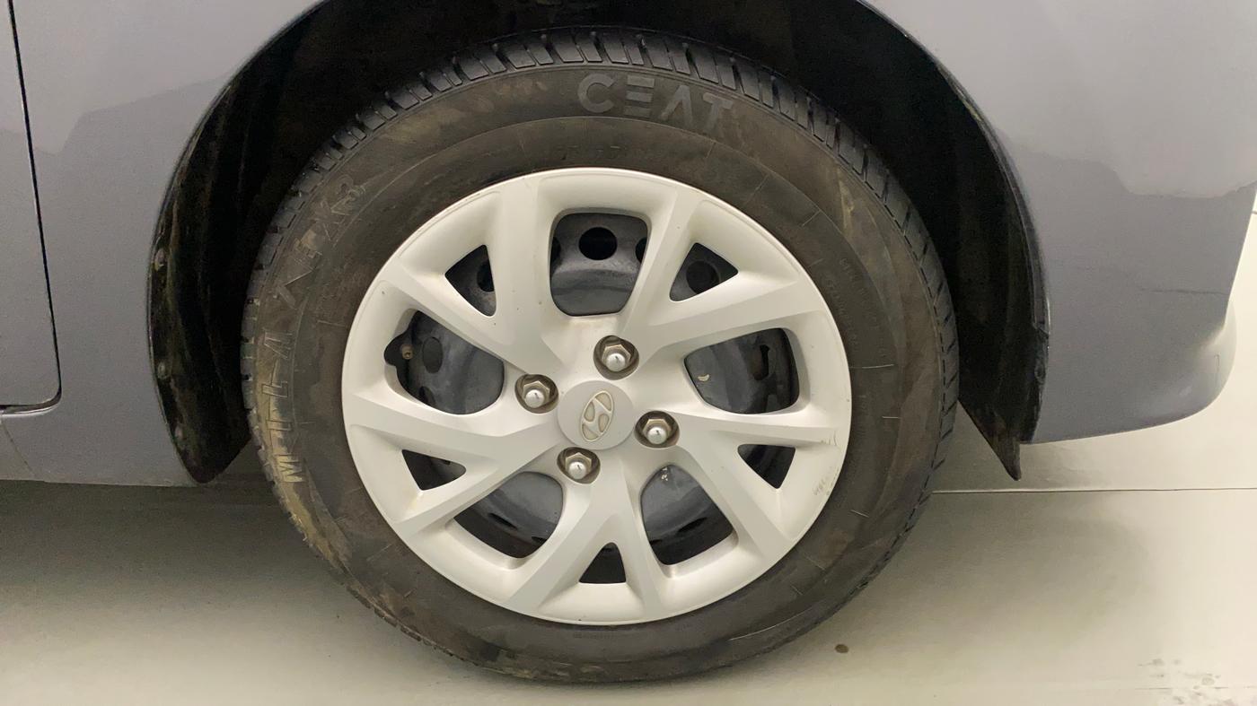 2018 Hyundai Grand i10 MAGNA AT 1.2 KAPPA VTVT, Petrol, Automatic, 16,844 km, Right Front Wheel