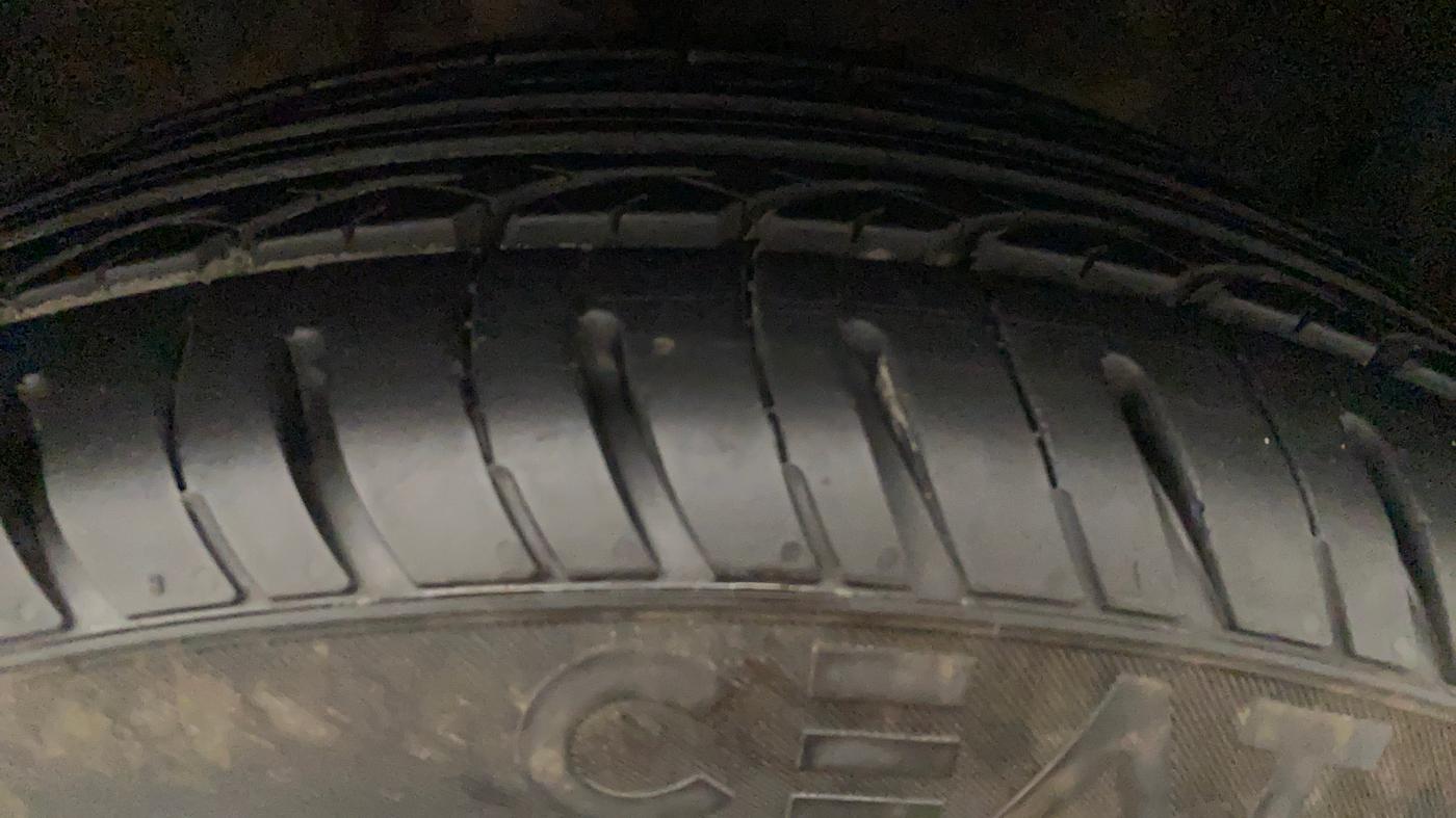 2018 Hyundai Grand i10 MAGNA AT 1.2 KAPPA VTVT, Petrol, Automatic, 16,844 km, Right Front Tyre Tread