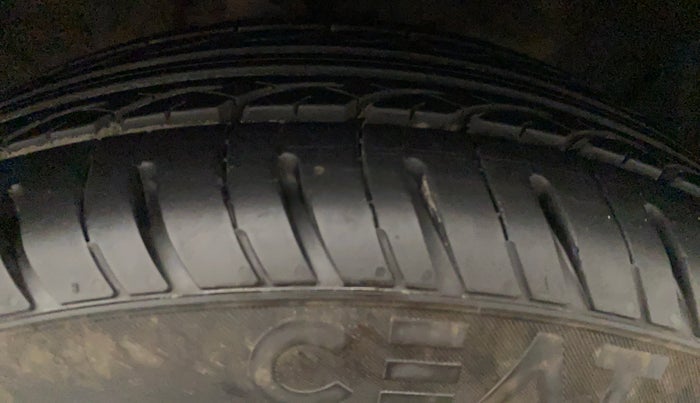2018 Hyundai Grand i10 MAGNA AT 1.2 KAPPA VTVT, Petrol, Automatic, 16,844 km, Right Front Tyre Tread