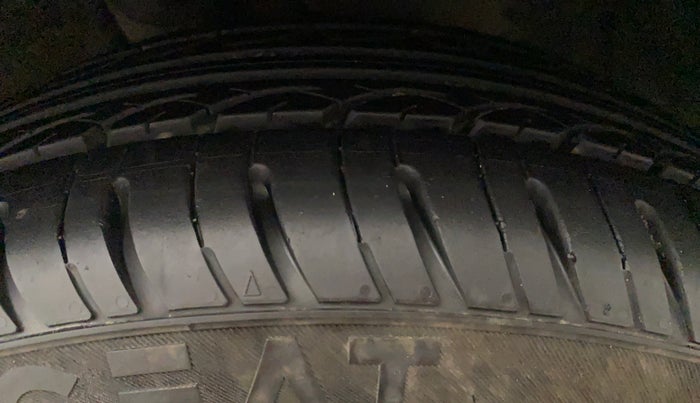 2018 Hyundai Grand i10 MAGNA AT 1.2 KAPPA VTVT, Petrol, Automatic, 16,844 km, Left Front Tyre Tread