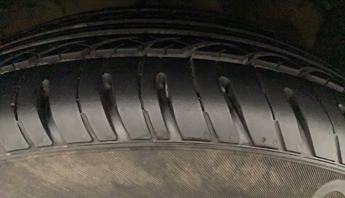 2018 Hyundai Grand i10 MAGNA AT 1.2 KAPPA VTVT, Petrol, Automatic, 16,844 km, Right Rear Tyre Tread
