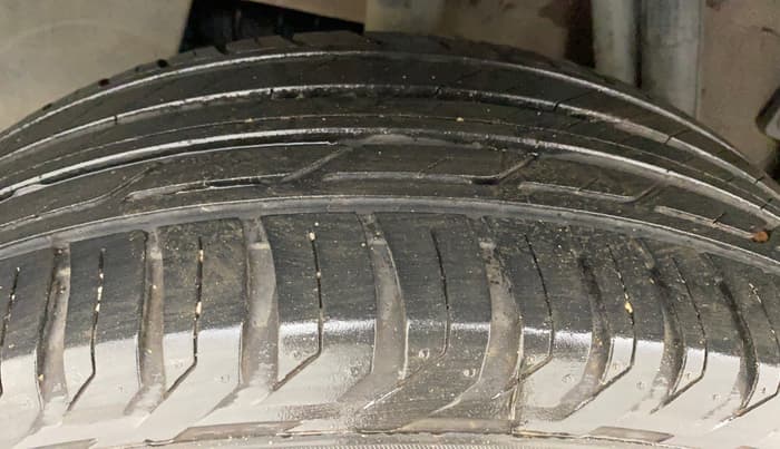 2015 Nissan Terrano XL (P), Petrol, Manual, 86,374 km, Right Rear Tyre Tread