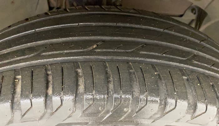 2015 Nissan Terrano XL (P), Petrol, Manual, 86,374 km, Right Front Tyre Tread