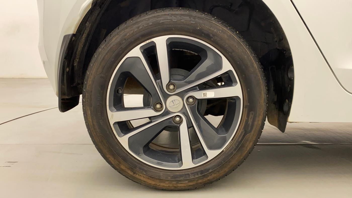 2021 Tata ALTROZ XZ PETROL, Petrol, Manual, 9,172 km, Right Rear Wheel