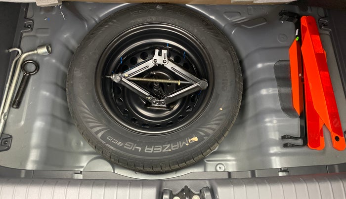 2020 Hyundai GRAND I10 NIOS SPORTZ 1.2 AT, Petrol, Automatic, 8,143 km, Spare Tyre