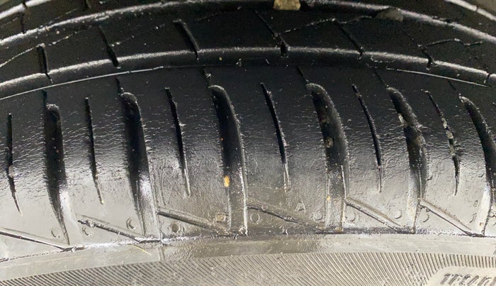 2023 Renault Kwid RXL 1.0 (O), Petrol, Manual, 15,885 km, Right Rear Tyre Tread